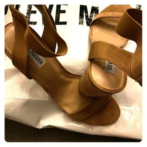 Steve Madden nude suede strapped sandal